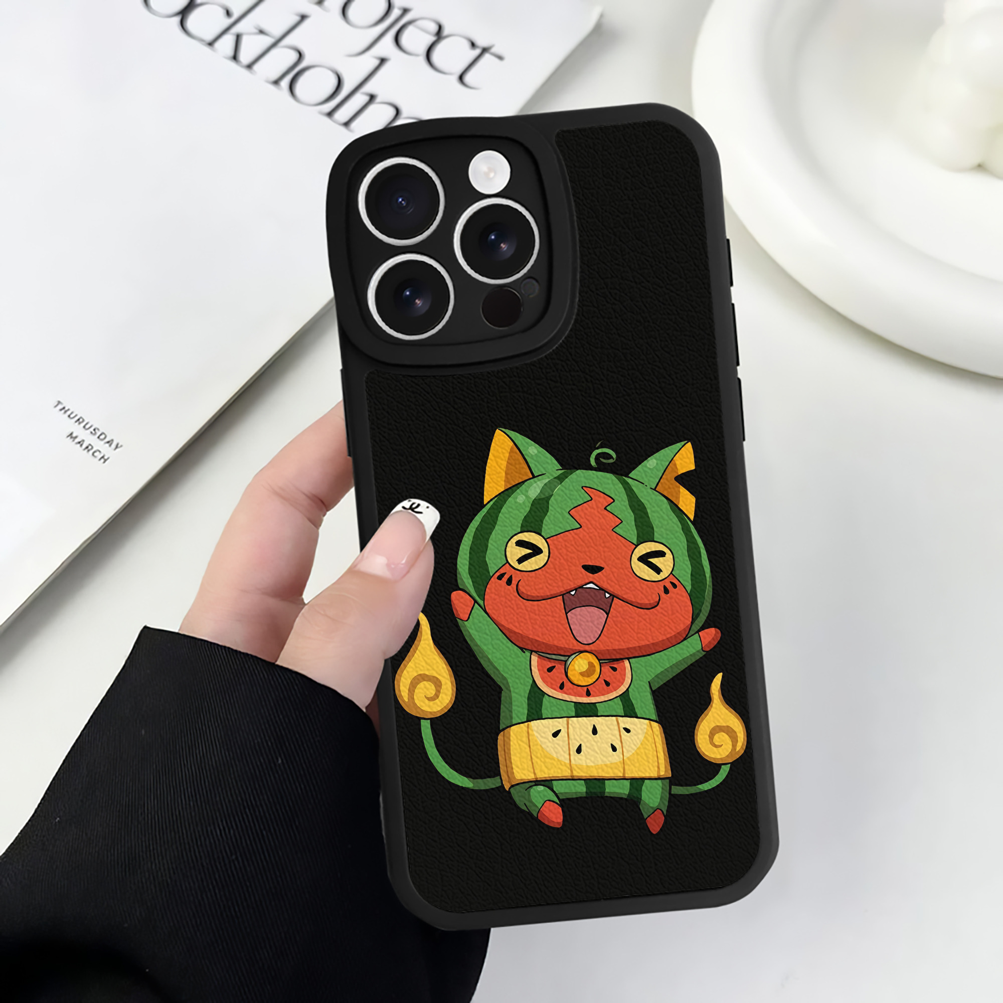（画像用） 妖怪ウォッチ Yo-kai Watch 【iPhone 16シリーズ対応】シリコンスマホケース（レザー調） 材質：シリコン